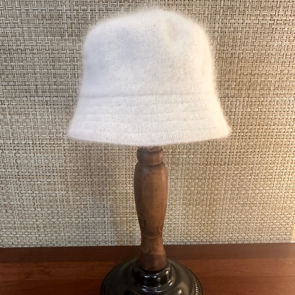 🌟HP🌟NWOT Winter White Angora Cloche/Bucket Hat by Capelli of New York - Picture 2 of 10